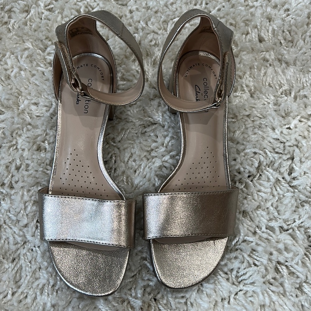 SIZE 6 1/2 GOLD HEAL FROM ULTIMATE COMFORT COLLECTION BY CLARKS